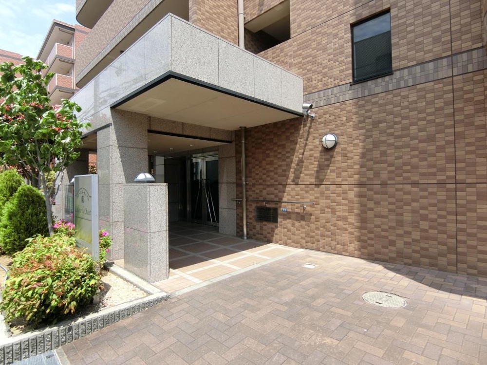 27/30 エントランス