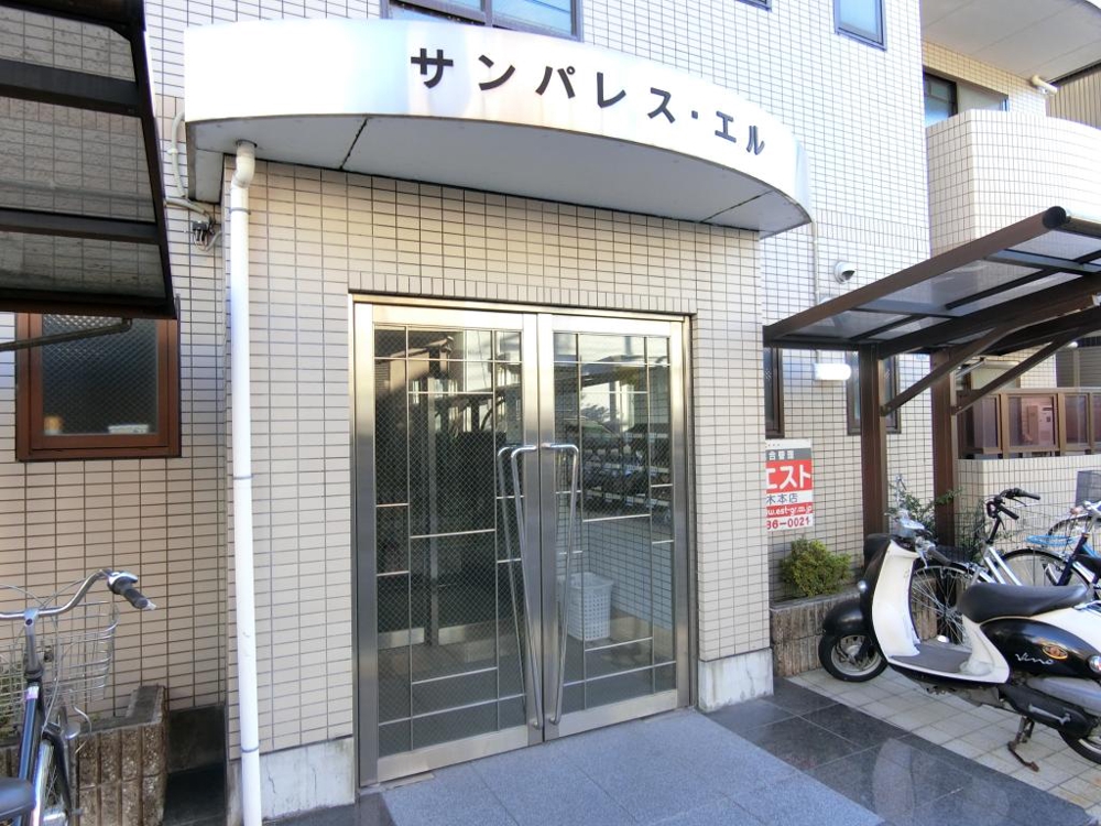 26/30 エントランス