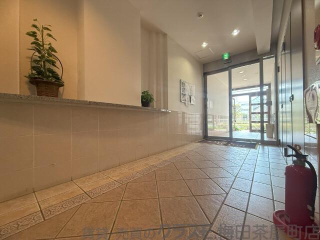 28/30 エントランス