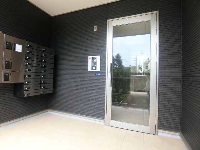 27/30 エントランス