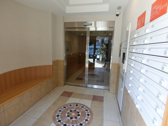 22/26 エントランス