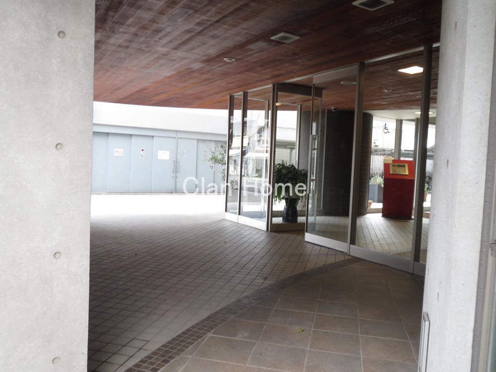 27/30 エントランス