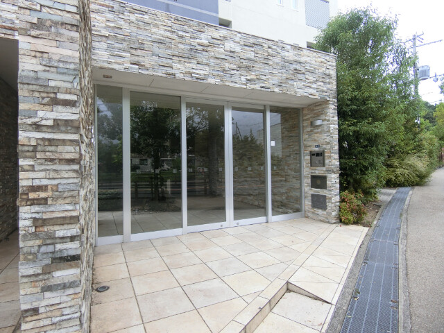 25/29 エントランス