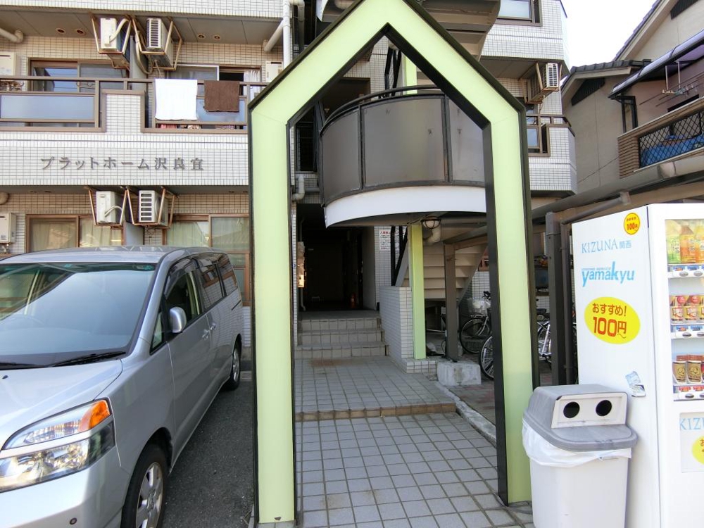 25/30 エントランス