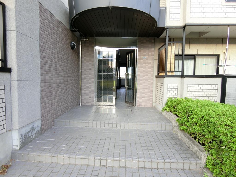 26/30 エントランス