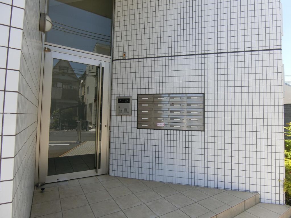 26/30 エントランス