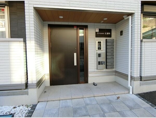 13/20 エントランス