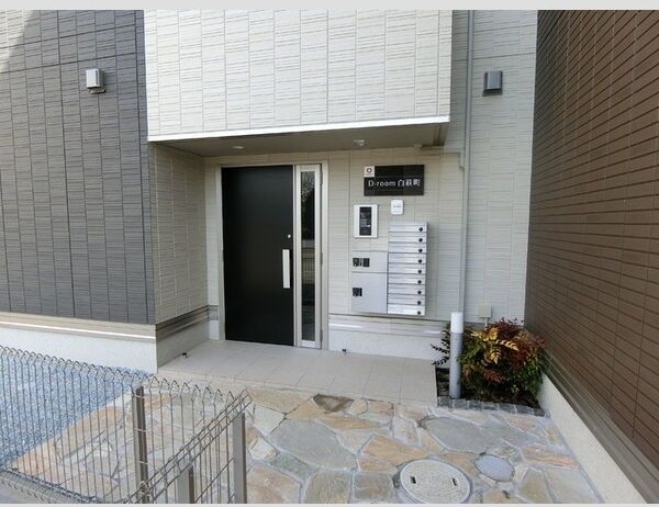 13/19 エントランス