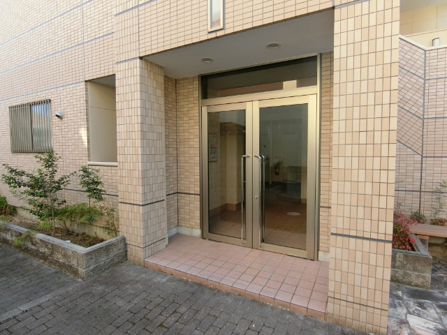26/30 エントランス