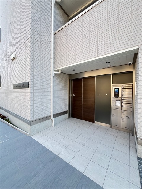 26/30 エントランス