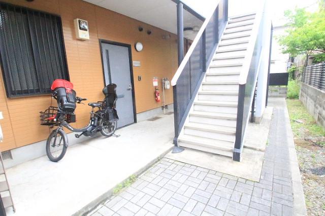 24/30 エントランス