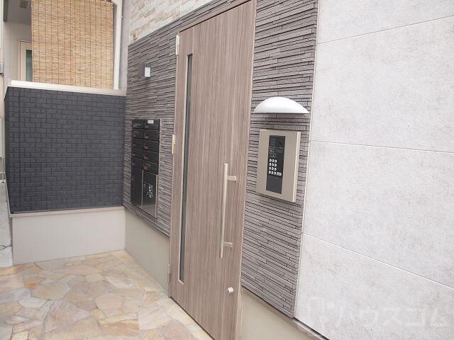 23/30 エントランス