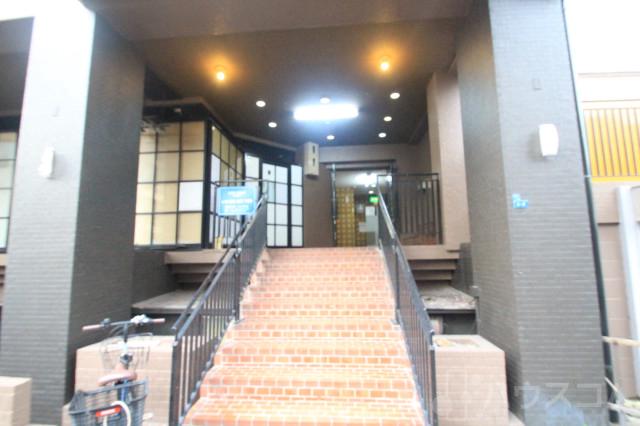 28/30 エントランス