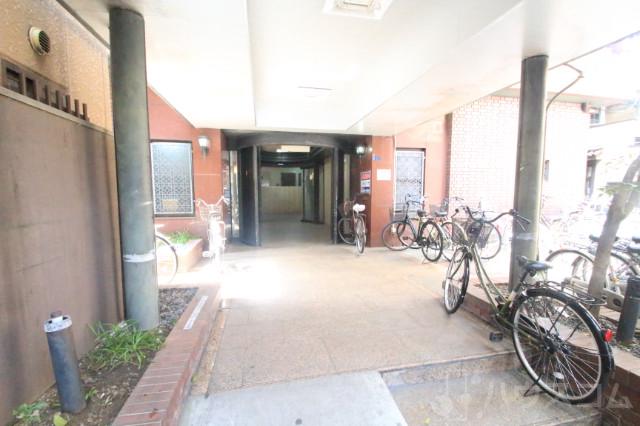 26/30 エントランス