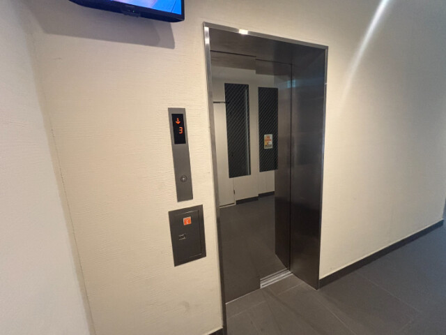 16/20 エントランス