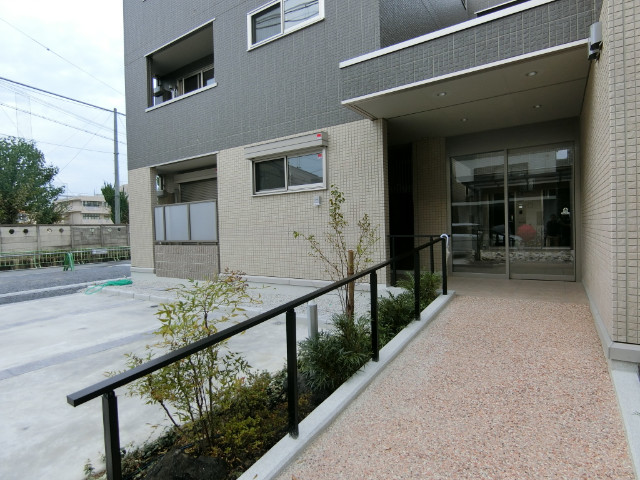 22/30 エントランス