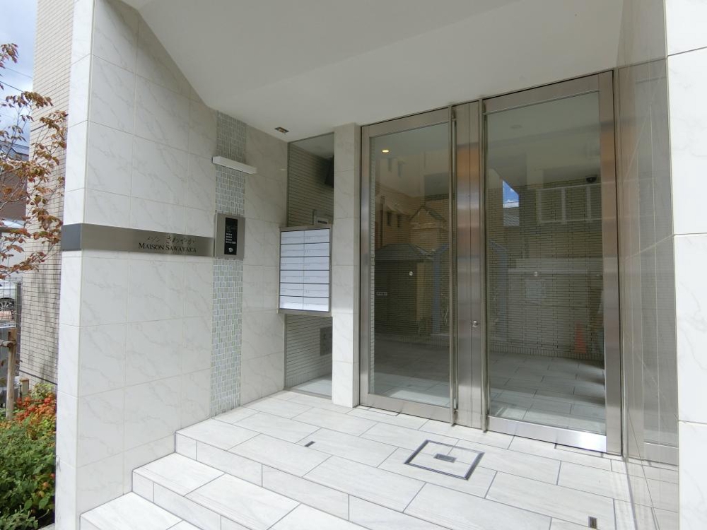 26/28 エントランス