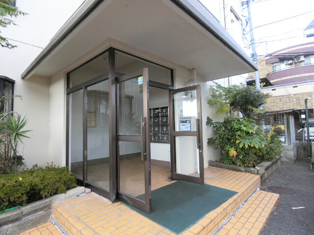 27/30 エントランス