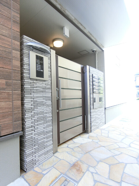 27/30 エントランス