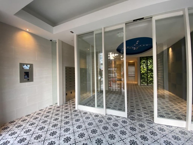 18/21 エントランス