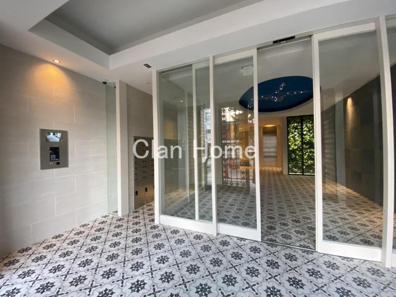 18/21 エントランス