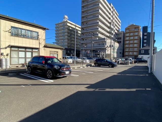 27/30 駐車場