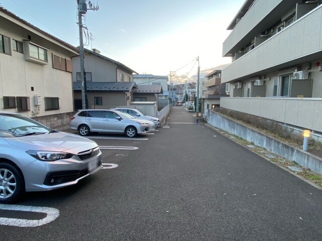 27/30 駐車場