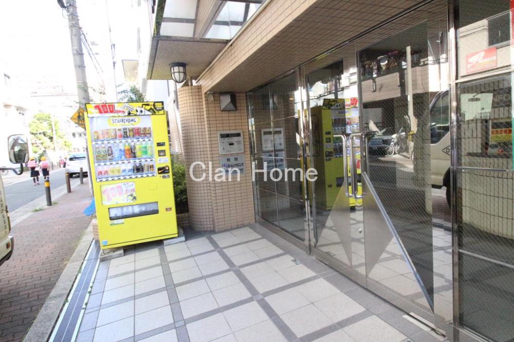 25/30 エントランス