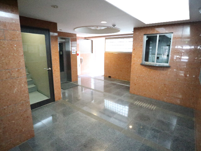 22/23 エントランス