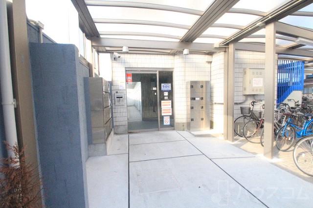 27/30 エントランス