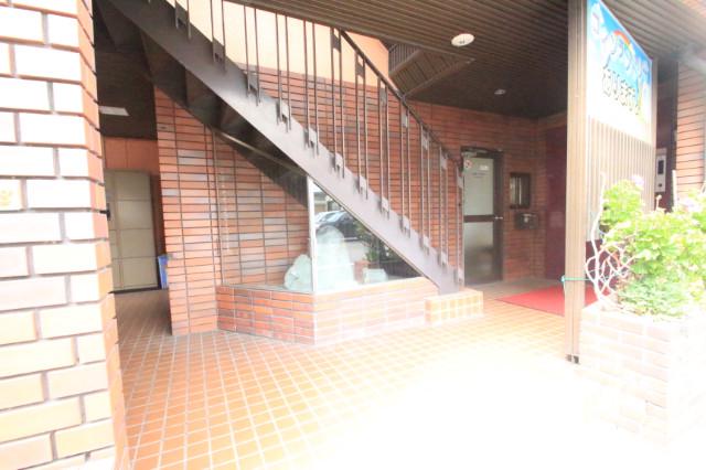 27/30 エントランス