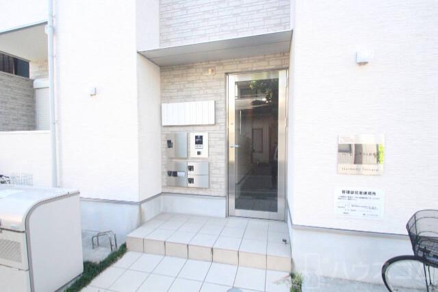 27/30 エントランス