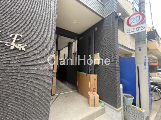 24/30 エントランス