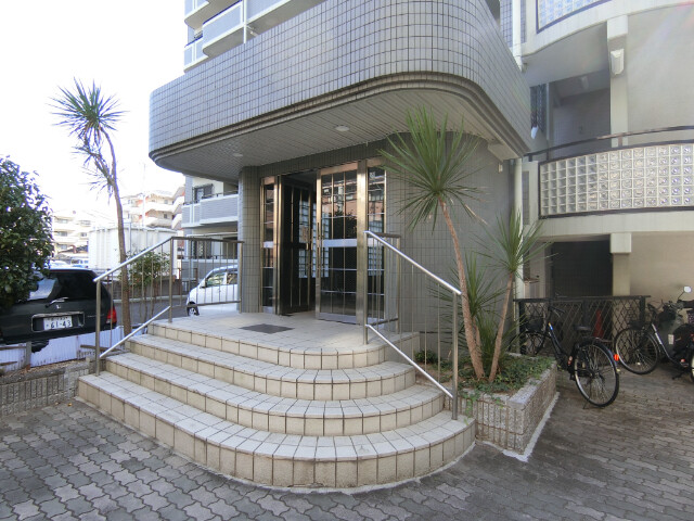 28/30 エントランス