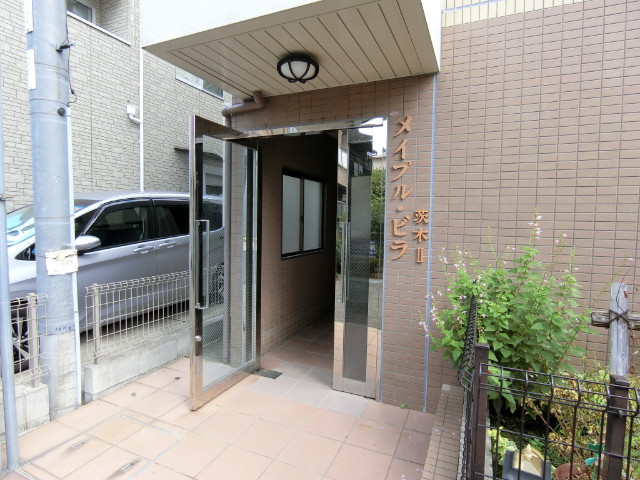 27/30 エントランス