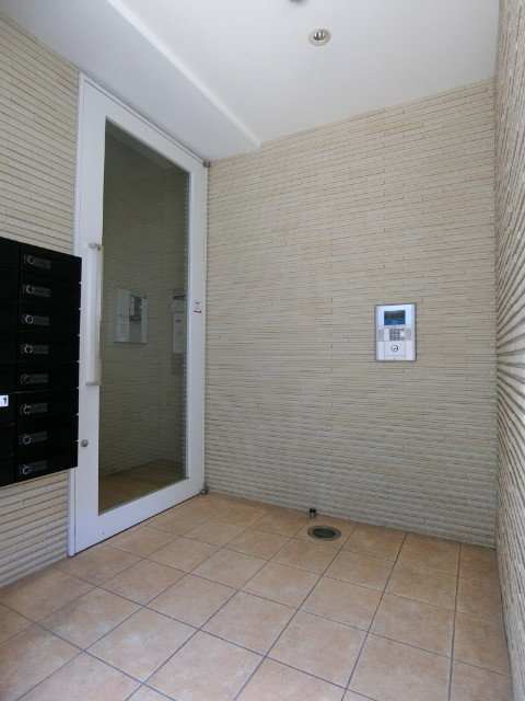 26/30 エントランス