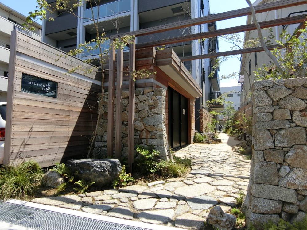 26/30 エントランス