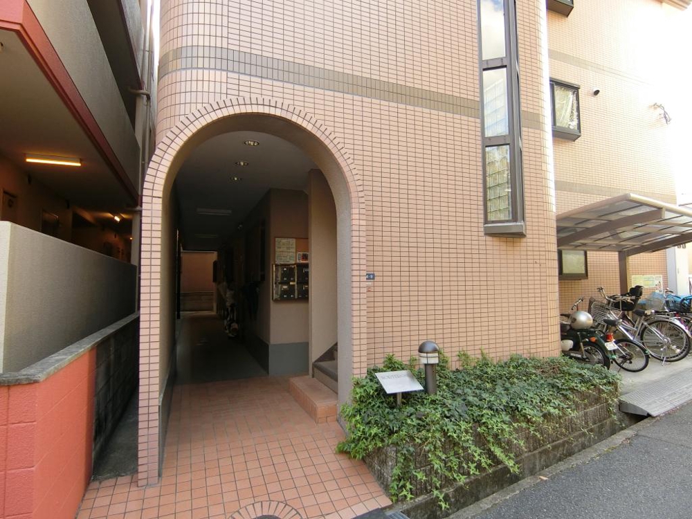 26/30 エントランス