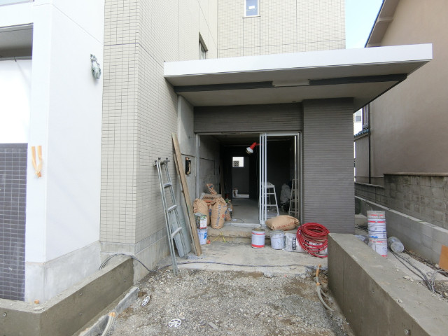 27/30 エントランス