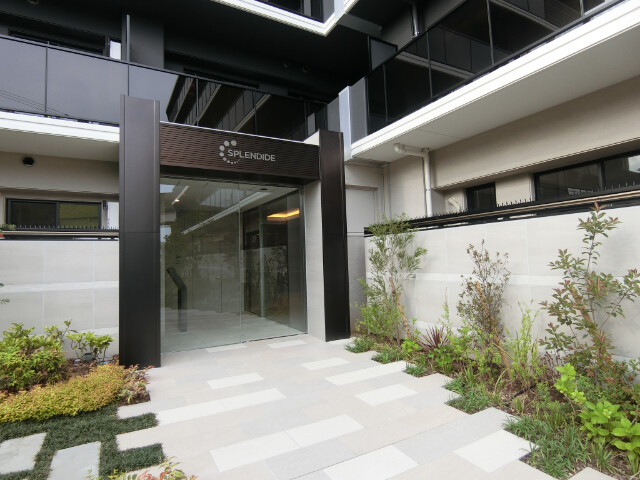 26/30 エントランス