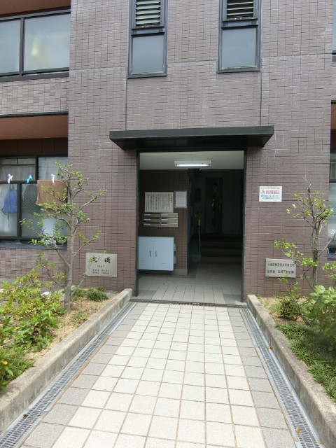 27/30 エントランス