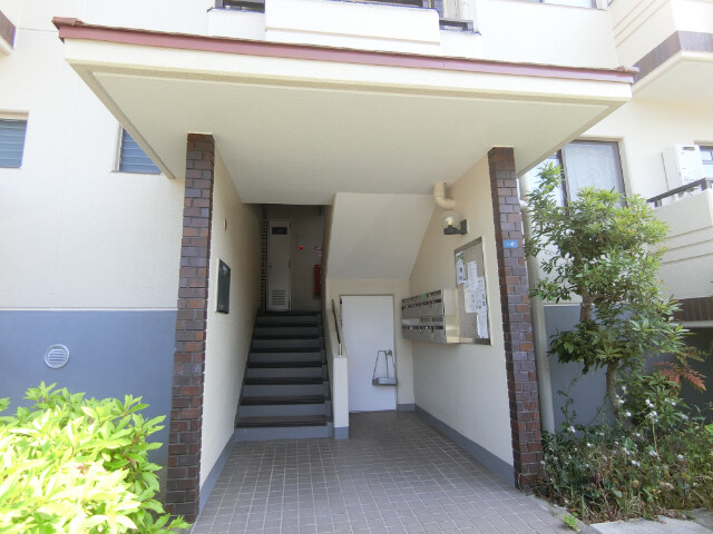 28/30 エントランス