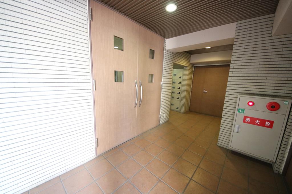 28/30 エントランス