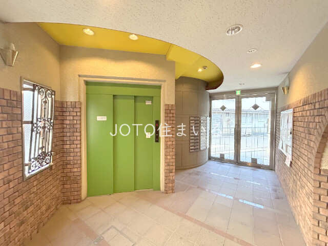 20/27 エントランス