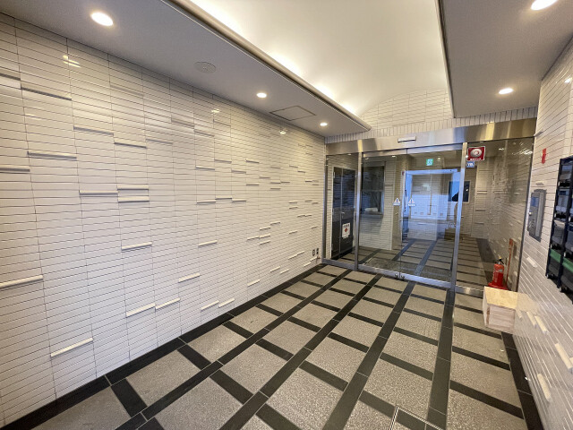 22/23 エントランス