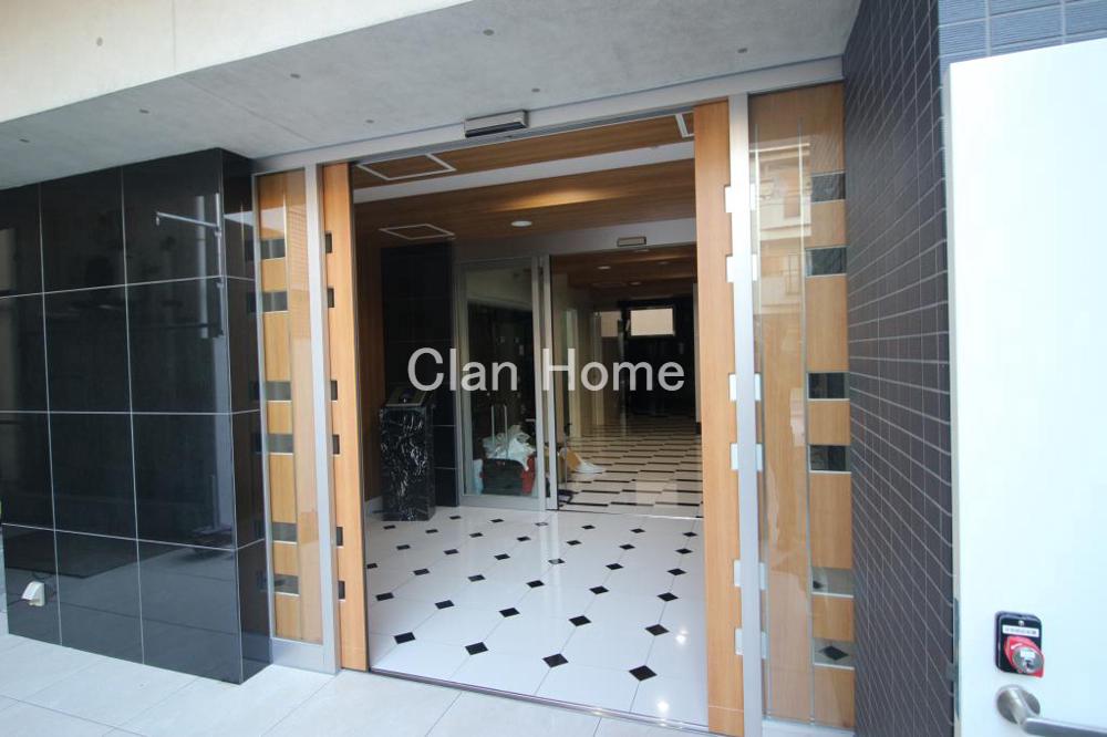 28/30 エントランス