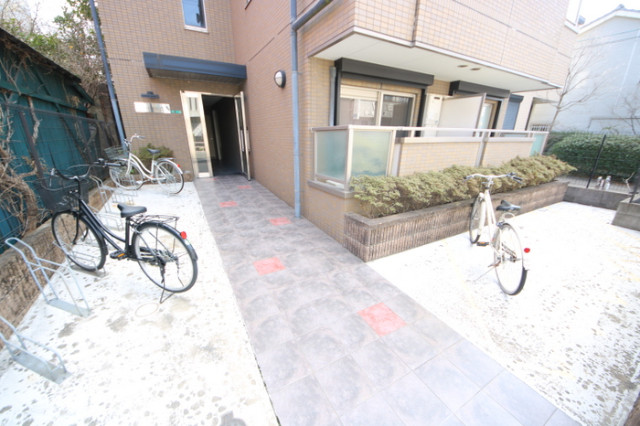 28/30 エントランス