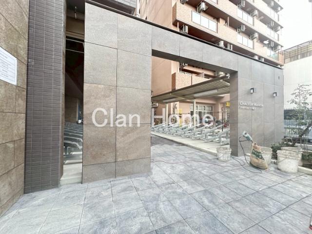 27/30 エントランス