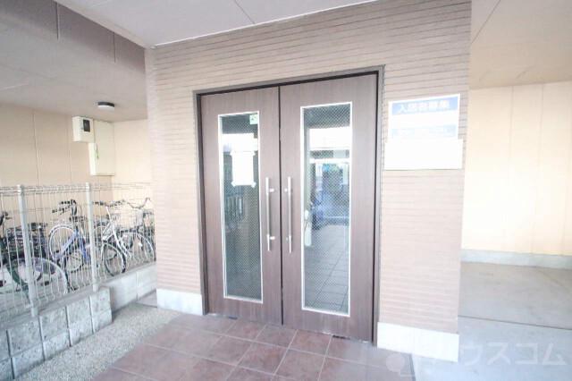 28/30 エントランス