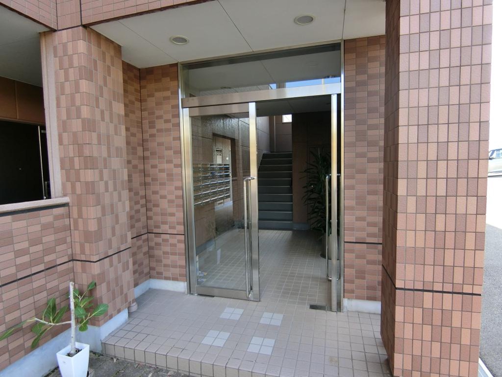 28/30 エントランス